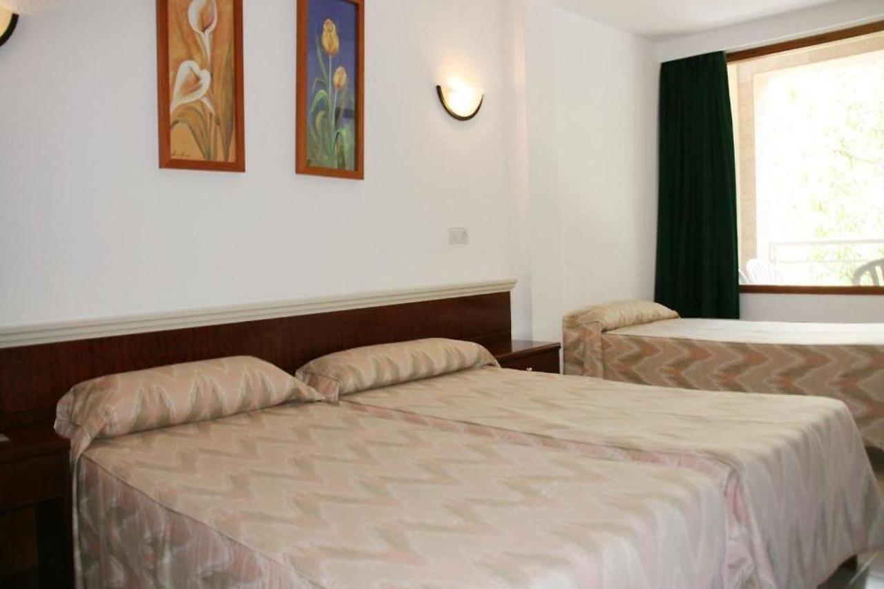 Hotel La Nina Кала-Мільор Екстер'єр фото