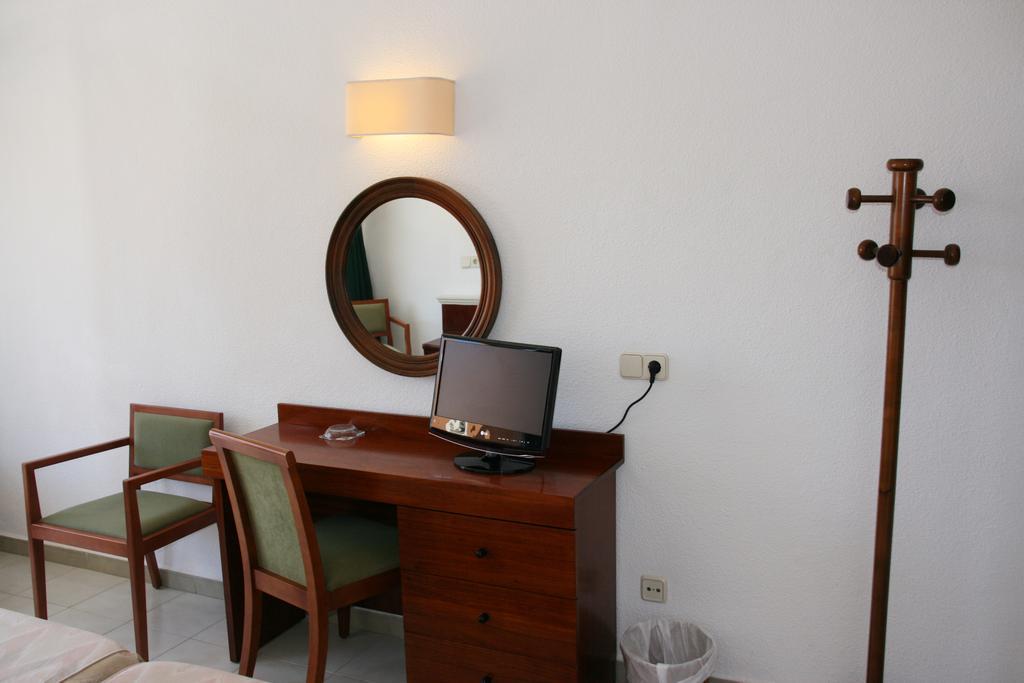 Hotel La Nina Кала-Мільор Номер фото