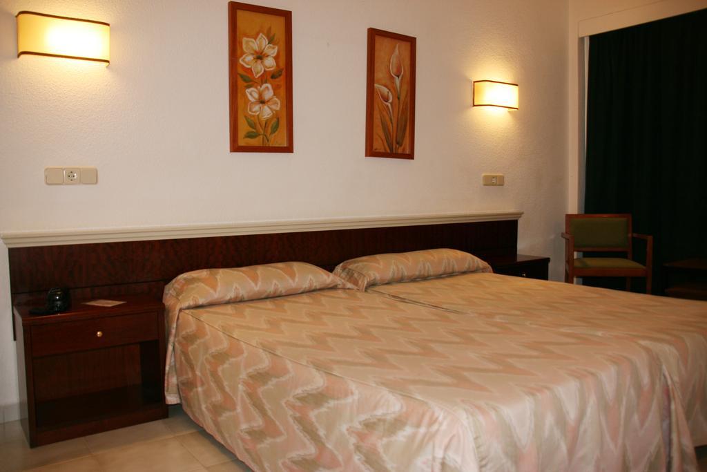 Hotel La Nina Кала-Мільор Номер фото